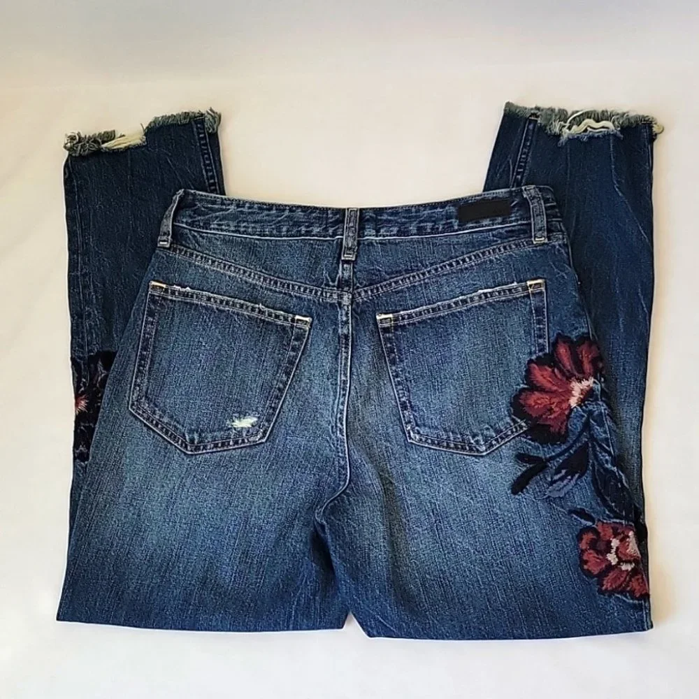 A&F Annie Hi Rise Girlfriend Distressed Ankle Jean w/ Embroidery Size 28/6